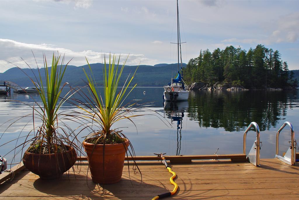Tranquility Bay Waterfront Inn Сечелт Екстер'єр фото